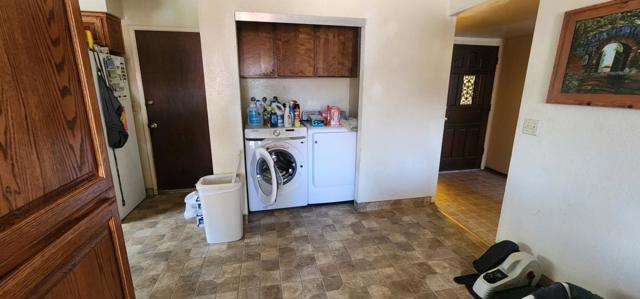 950 Peach Court, Hollister CA: https://media.crmls.org/mediaz/d82abd08-df6f-4792-9aef-cb3e756e7375.jpg