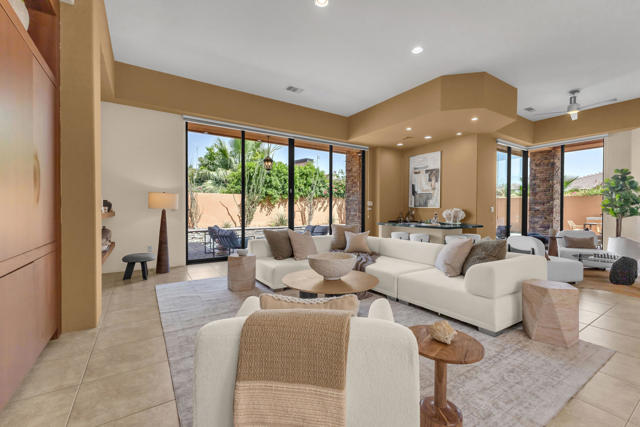 50050 Camino Privado, La Quinta CA: https://media.crmls.org/mediaz/d82ad185-a077-4391-965d-0ea767240fc9.jpg
