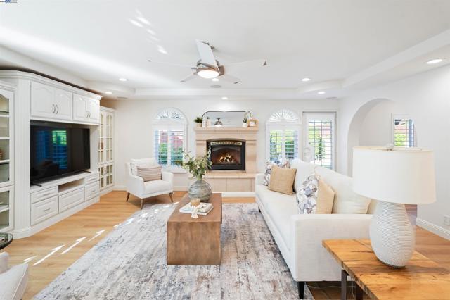 3211 Harvey Ct, Pleasanton CA: https://media.crmls.org/mediaz/d82b19f1-6739-43e5-95c4-5688c405b640.jpg