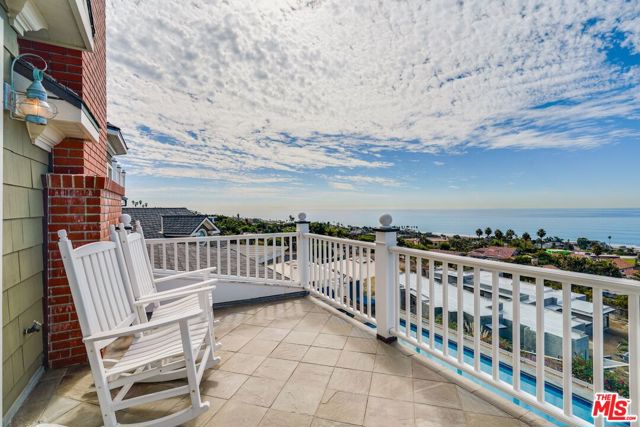 6277 Sea Star Drive, Malibu CA: https://media.crmls.org/mediaz/d82c4074-e6e1-492f-a9ca-ec75cf046636.jpg