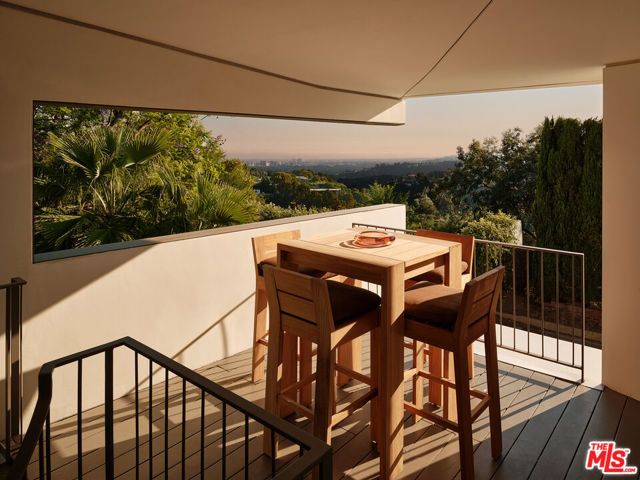 2500 Briarcrest Road, Beverly Hills CA: https://media.crmls.org/mediaz/d82c5d77-10fb-4d2a-b730-693daa5c1d27.jpg