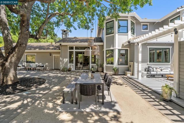 10 Candlelight Lane, Lafayette CA: https://media.crmls.org/mediaz/d82c7624-632b-4d5e-9d8d-153f1ba5f4ac.jpg