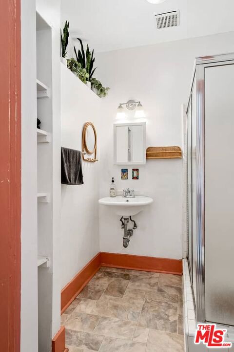 541 S Coronado Street, Los Angeles CA: https://media.crmls.org/mediaz/d82d53e7-ef29-42ff-b9b5-41f6a6d38854.jpg