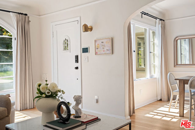 1511 Carmona Avenue, Los Angeles CA: https://media.crmls.org/mediaz/d82d6c88-ef5f-4dc5-9841-63dc179acd82.jpg