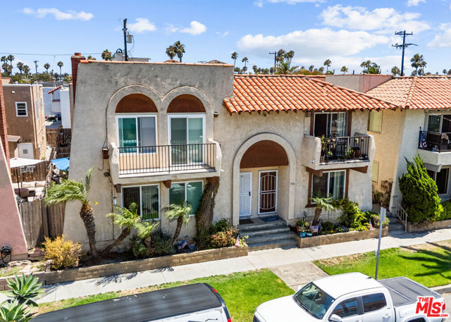 306 17th Street, Huntington Beach CA: https://media.crmls.org/mediaz/d82de482-4475-497b-9204-11f6cf4079b1.jpg