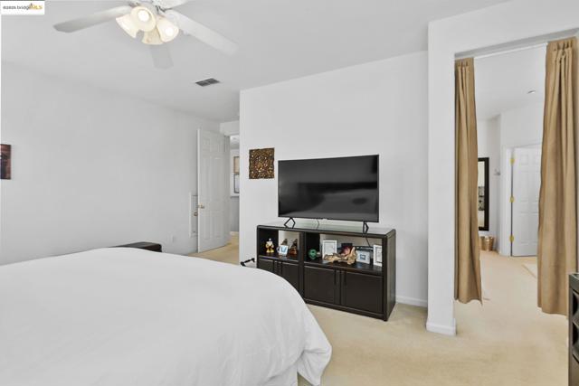907 Snapdragon Way, Brentwood CA: https://media.crmls.org/mediaz/d82dea63-66b7-4cdc-9fb9-d6dbf4a8fa00.jpg