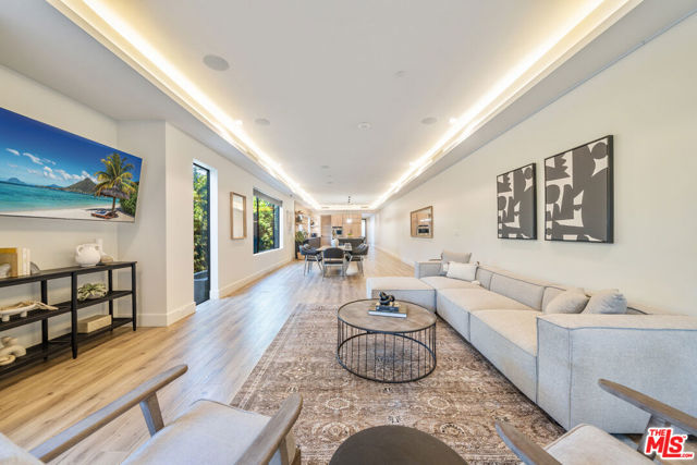 1903 S Bedford Street, Los Angeles CA: https://media.crmls.org/mediaz/d82e08d1-083e-481b-be43-7a3db466f8fa.jpg