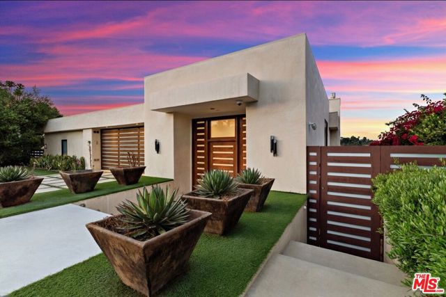 1018 Stradella Road, Los Angeles CA: https://media.crmls.org/mediaz/d82e3777-7006-4e4e-9067-a0b9726f446b.jpg