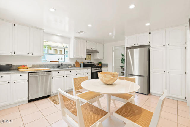 2376 Monte Vista Street, Pasadena CA: https://media.crmls.org/mediaz/d82e5e71-e400-49b1-9472-84942fcc7674.jpg