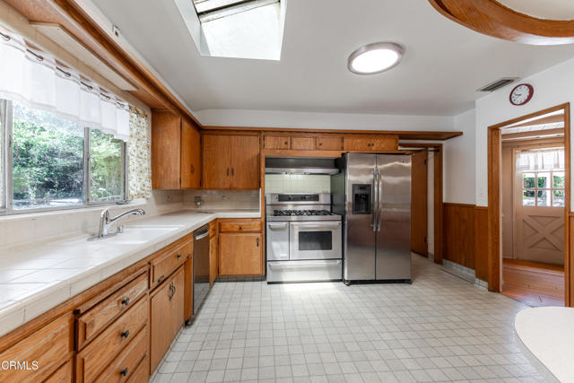 887 Vallombrosa Drive, Pasadena CA: https://media.crmls.org/mediaz/d82e6a35-3247-47b9-bbc7-809a21fec0ab.jpg