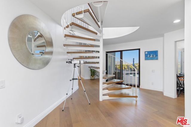 16894 Encino Hills Drive, Encino CA: https://media.crmls.org/mediaz/d82f2100-730d-4451-b6b7-f53ea5a08116.jpg