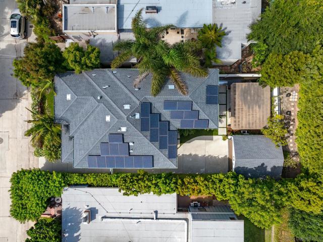 6411 Dowling Dr, La Jolla CA: https://media.crmls.org/mediaz/d82f8ce6-508d-494a-a461-b2b2c9821071.jpg