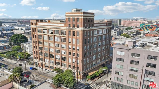 1850 Industrial Street, Los Angeles CA: https://media.crmls.org/mediaz/d83050ec-03d6-4b99-be38-3a51faf471ba.jpg