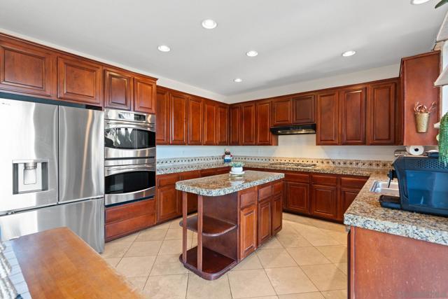 1664 Sagewood Way, San Marcos CA: https://media.crmls.org/mediaz/d83065e6-55dc-44fc-b714-ba7b9c5e045a.jpg