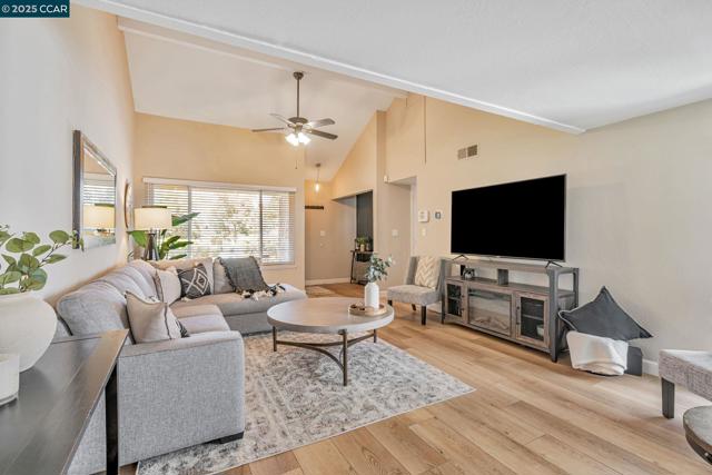 4 Mt Wilson Way, Clayton CA: https://media.crmls.org/mediaz/d8311ff3-51ab-47b2-9af6-0de08468b404.jpg