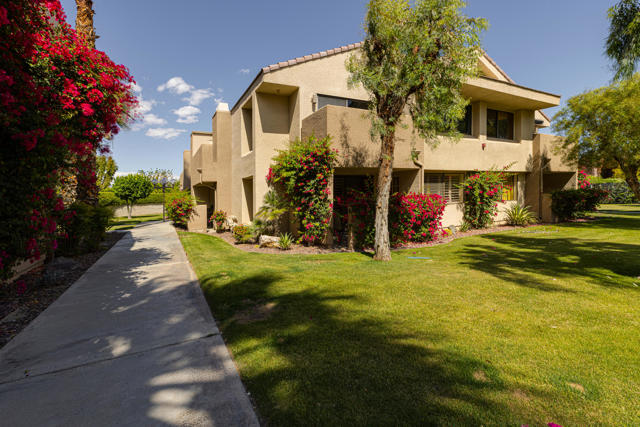 605 E Amado Road, Palm Springs CA: https://media.crmls.org/mediaz/d831c247-38f2-4fb2-b4a8-2aec92a23235.jpg