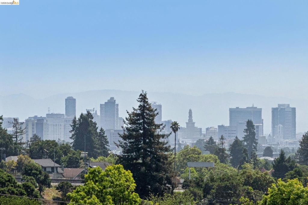 https://media.crmls.org/mediaz/d831d749-d11d-4718-bb52-4570b9000d6b.jpg?preset=X-Large