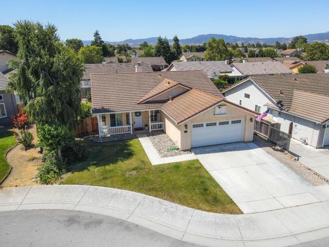 2171 Spruce Drive, Hollister CA: https://media.crmls.org/mediaz/d8331aae-5868-42f7-a9aa-58b061dabbb4.jpg
