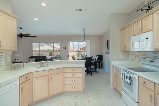 37417 Mojave Sage Street, Palm Desert CA: https://media.crmls.org/mediaz/d8336219-0fe0-445f-ab54-5a394b8a9269.jpg