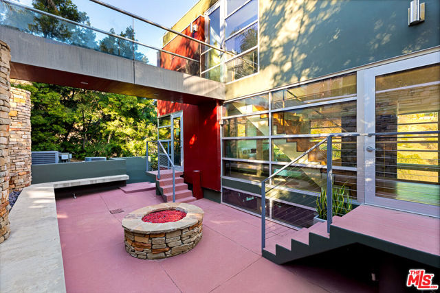 2738 Rinconia Drive, Los Angeles CA: https://media.crmls.org/mediaz/d8338375-3ebc-4e7c-aa19-5b141f4fd6fd.jpg