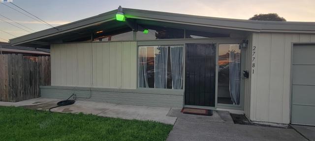 27781 Mandarin Ave, Hayward CA: https://media.crmls.org/mediaz/d83403de-fee2-44ac-8179-3db16f57da35.jpg
