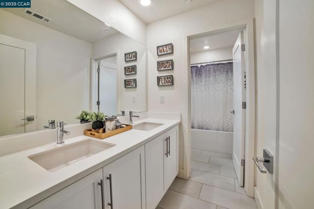 33103 Via Vicenza, San Ramon CA: https://media.crmls.org/mediaz/d8340e6c-1924-4d59-8ed4-44f504c849cd.jpg