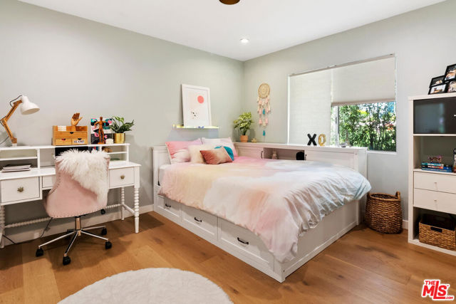 17237 Quesan Place, Encino CA: https://media.crmls.org/mediaz/d8343502-c115-4114-a41d-d14834accea2.jpg