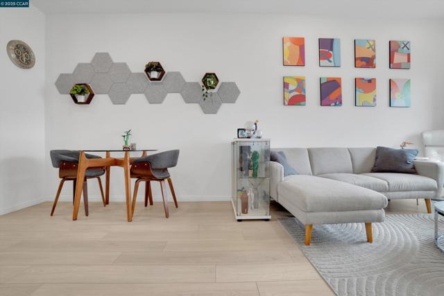 2816 Cathwood Lane, Alameda CA: https://media.crmls.org/mediaz/d8344553-342d-41e8-adba-d08f351e9ad8.jpg