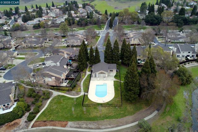 2120 Shady Creek Pl, Danville CA: https://media.crmls.org/mediaz/d8345ac8-c69d-40c6-9fad-81381a152c0a.jpg
