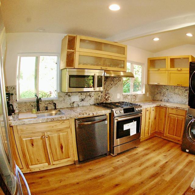 Detail Gallery Image 4 of 13 For 736 Mar Vista Dr, Vista,  CA 92081 - 1 Beds | 1 Baths