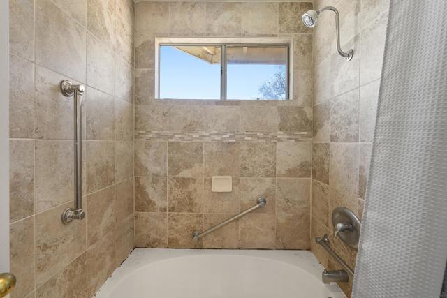 2332 Back Nine St, Oceanside CA: https://media.crmls.org/mediaz/d8356cd2-753f-4920-92c3-2bdabd3d6402.jpg