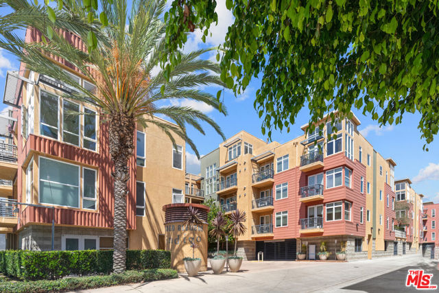 4050 Glencoe Avenue, Marina del Rey CA: https://media.crmls.org/mediaz/d8357004-95bf-42f1-ad48-dce6c79f5a34.jpg