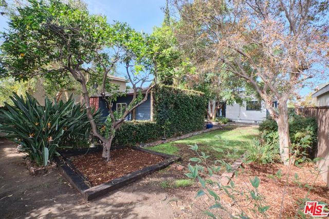 9030 Carson Street, Culver City CA: https://media.crmls.org/mediaz/d835827e-e45d-45b9-84af-e74565fea2fe.jpg