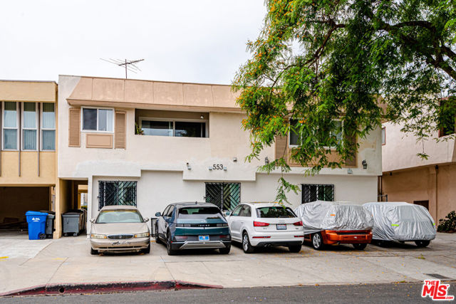 553 N Flores Street, West Hollywood CA: https://media.crmls.org/mediaz/d8359600-dfb5-4b3b-8c10-8847a6032b3a.jpg