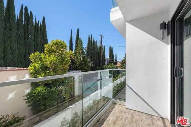 849 N Alta Vista Boulevard, Los Angeles CA: https://media.crmls.org/mediaz/d83607fd-5ce4-453e-814f-5d5eee958a32.jpg