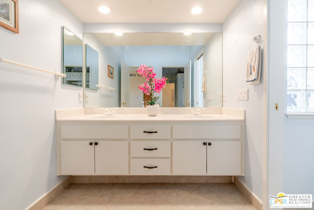 Image 27 of 52 For 77553 Carinda Court