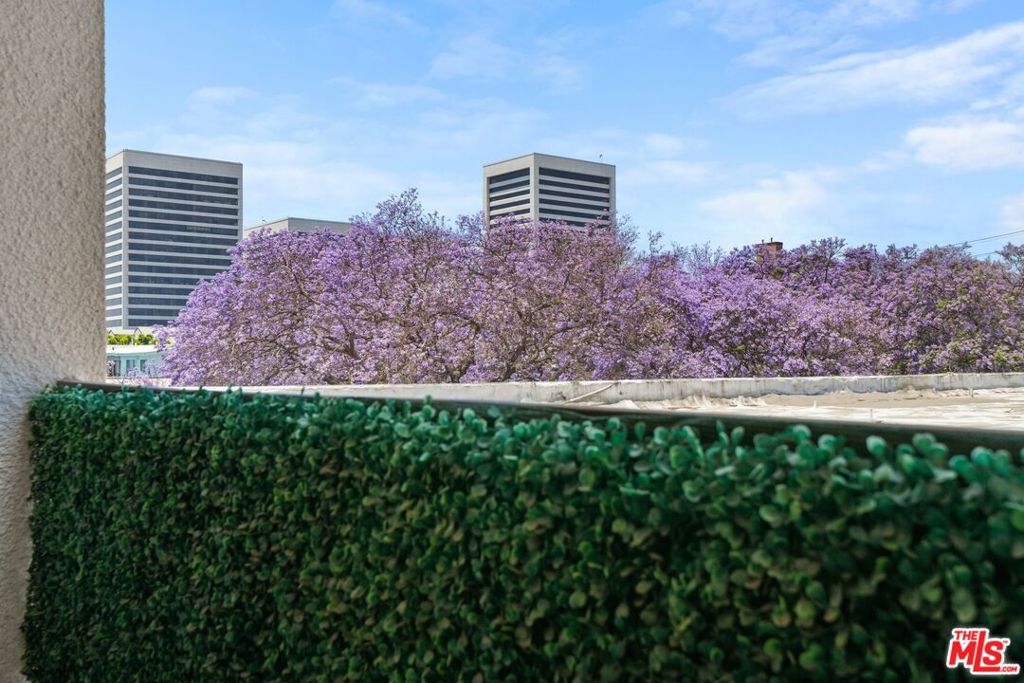 https://media.crmls.org/mediaz/d836af02-248f-4d35-93bb-f7b5e5145f02.jpg?preset=X-Large