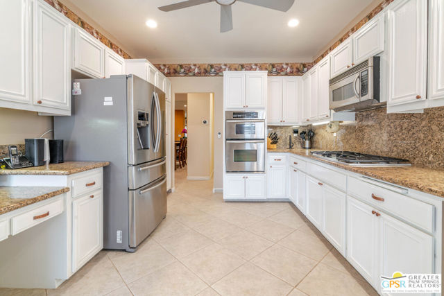 Image 15 of 52 For 77553 Carinda Court