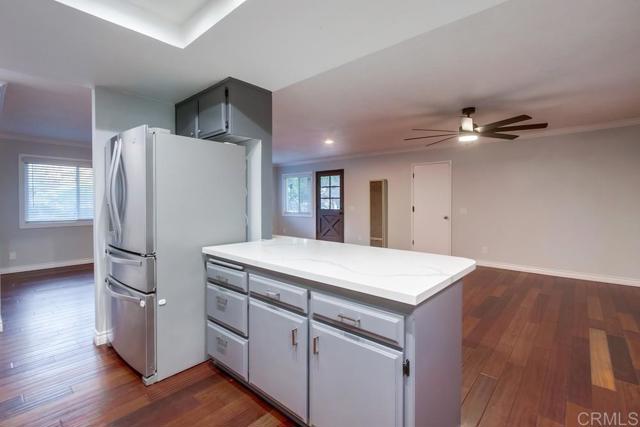 444 Victoria Place, Vista CA: https://media.crmls.org/mediaz/d838565a-dc84-49a6-9bf6-614ae264380e.jpg