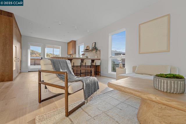 3742 Mt. Diablo Blvd, Lafayette CA: https://media.crmls.org/mediaz/d838aff8-8dca-4567-82ae-aacfed92a782.jpg