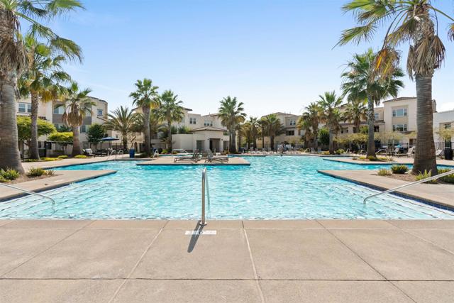 5212 Beachfront, San Diego CA: https://media.crmls.org/mediaz/d838bb24-28ce-4604-a002-8fd8aa546372.jpg