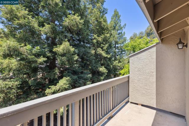 3847 Vineyard Ave, Pleasanton CA: https://media.crmls.org/mediaz/d8391b20-e435-4705-82dd-b8070b3a2b94.jpg
