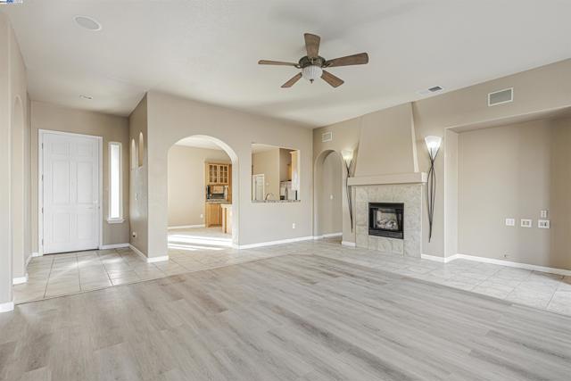 Image 6 of 35 For 2407 Warlow  