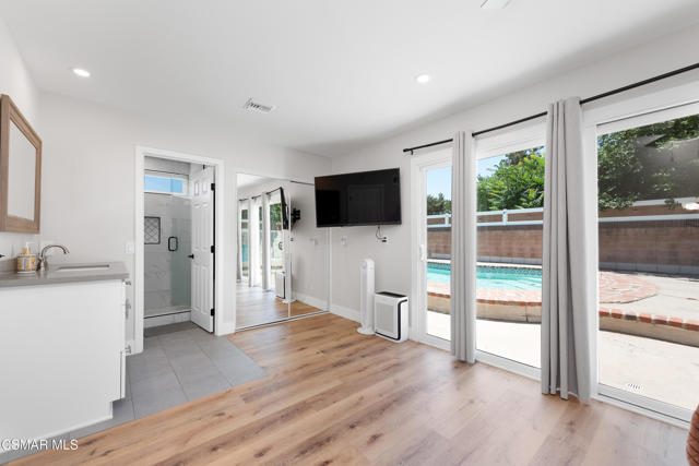 3268 Hilldale Avenue, Simi Valley CA: https://media.crmls.org/mediaz/d83a9095-28e3-48ae-97bf-ec77d24aa920.jpg