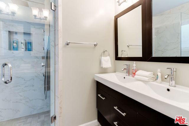 7553 GARDEN GROVE Avenue, Reseda CA: https://media.crmls.org/mediaz/d83b34bf-7445-4354-9cea-23fc877035a7.jpg