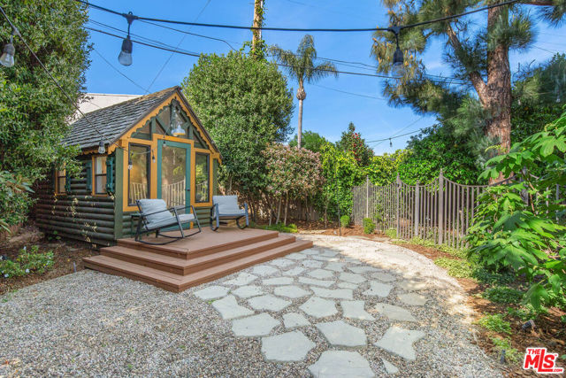 10155 Valley Spring Lane, Toluca Lake CA: https://media.crmls.org/mediaz/d83b8392-4eb9-4e6d-9d06-d49c6c51db1a.jpg