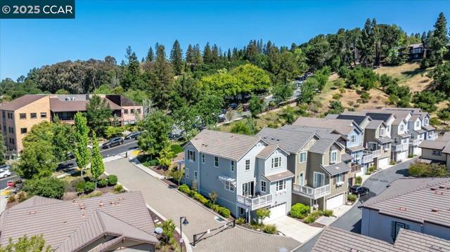 38 Citron Knoll, Orinda CA: https://media.crmls.org/mediaz/d83b93be-39e8-4006-b1b7-9a72cf5ca393.jpg