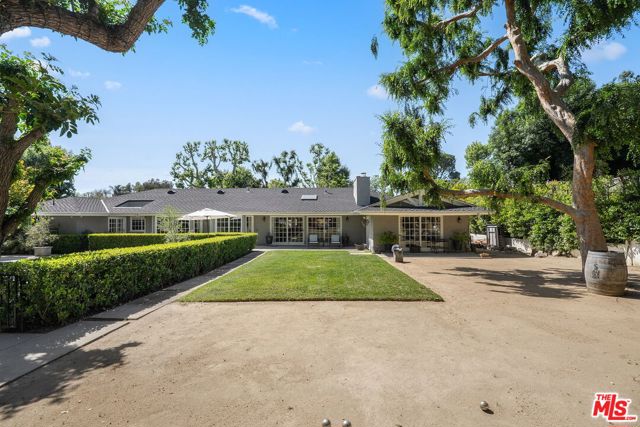 4658 Del Moreno Drive, Woodland Hills CA: https://media.crmls.org/mediaz/d83c1dd5-f5b8-4f04-9efe-752bc9981eee.jpg