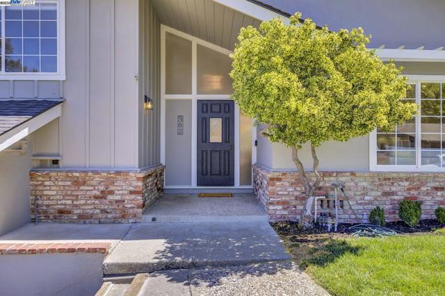 382 Castello Rd, Lafayette CA: https://media.crmls.org/mediaz/d83c3677-e392-4083-96ee-dfea4cafd0a0.jpg
