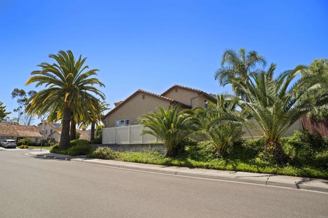1990 Willowbrook Drive, Oceanside CA: https://media.crmls.org/mediaz/d83c4423-58ef-4a1b-9fd6-66acd08f406a.jpg